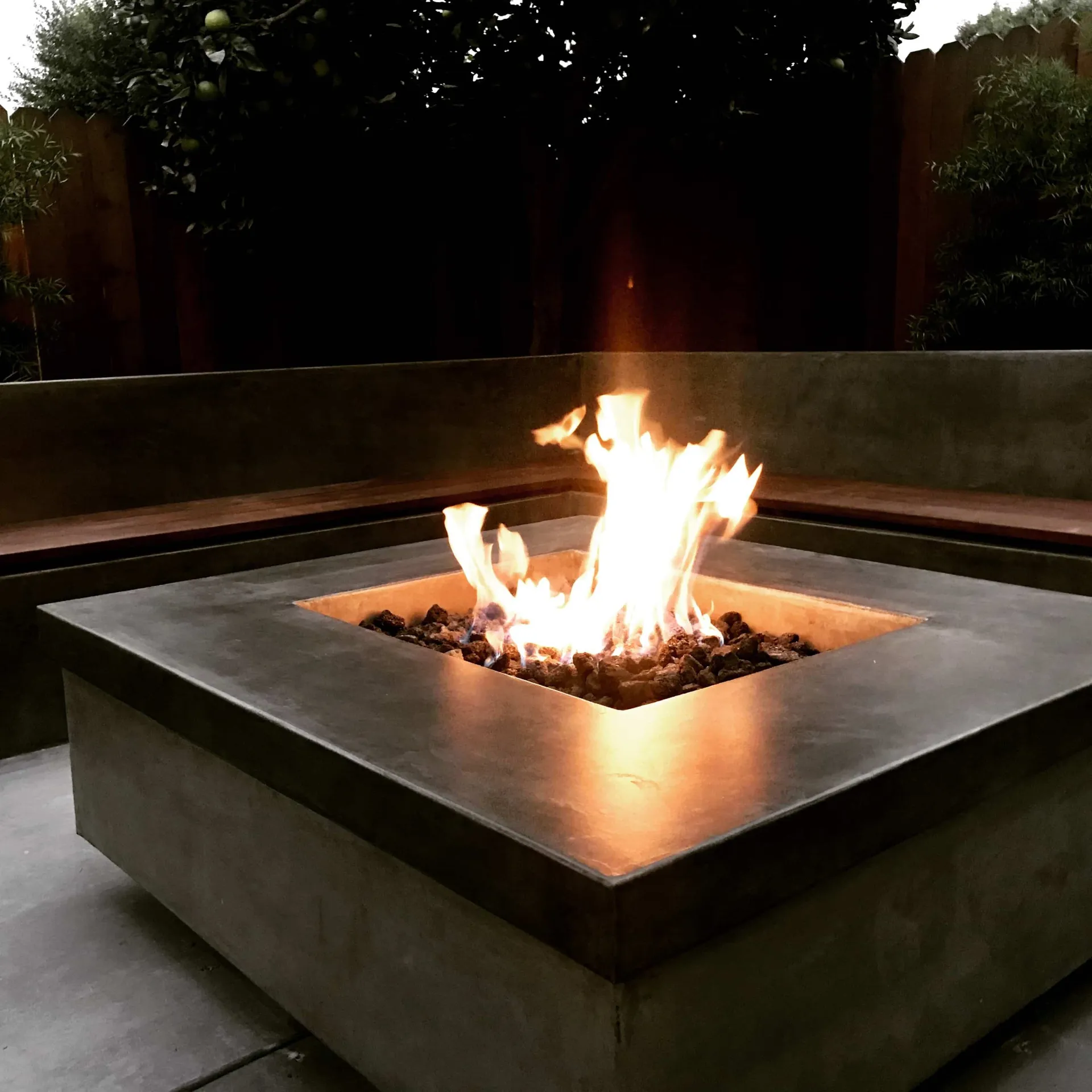 Contemporary fire pit garden